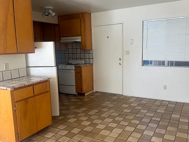 150 20th Century Blvd — Photo 10