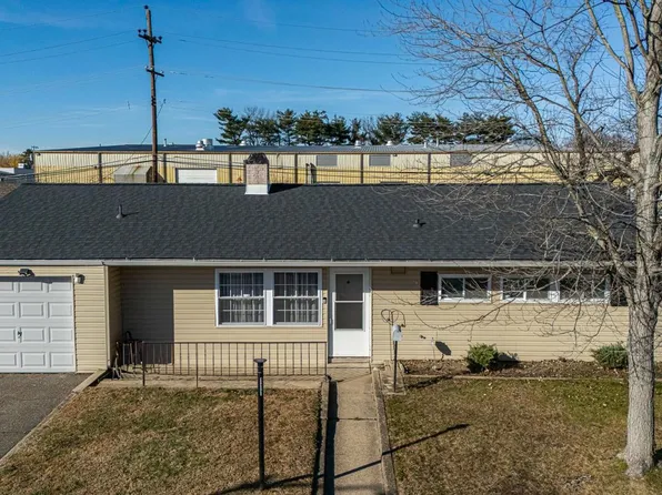 111 Border Rock Rd, Levittown, PA 19057