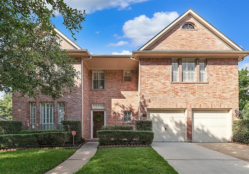 1st image of 2411 Great Oaks Dr