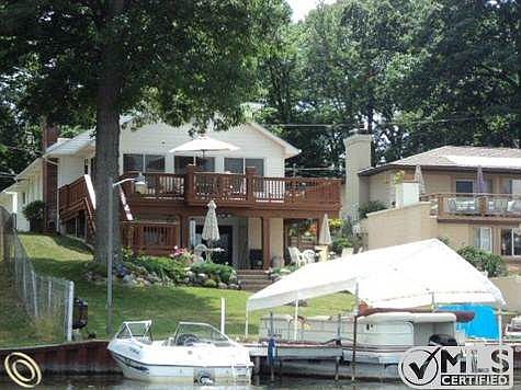 LAKE FRONT VIEW #3.JPG