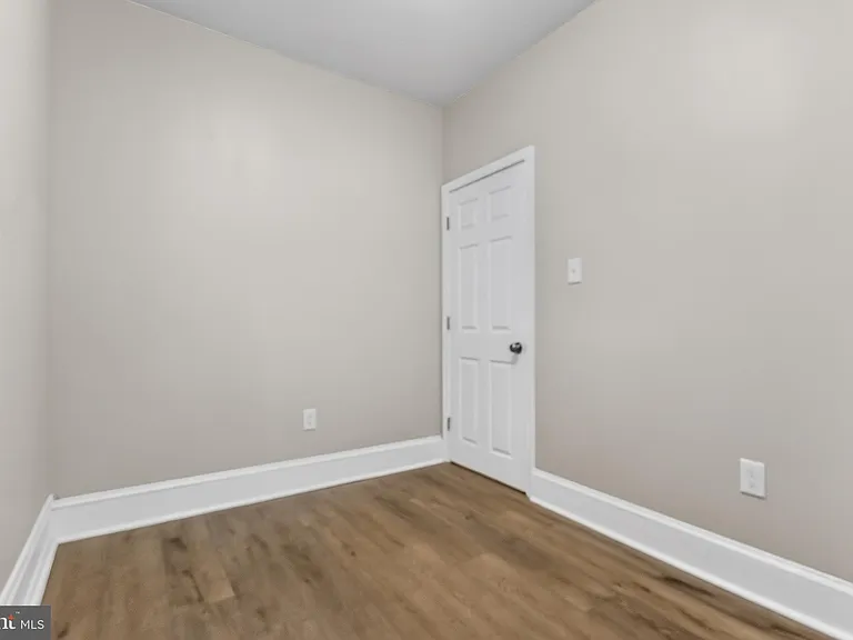 5437 Webster St — Photo 12