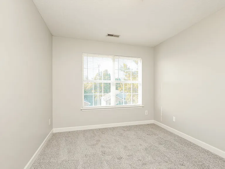 641 Belgium Dr — Photo 14