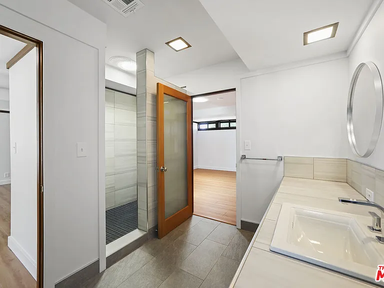 2672 Veteran Ave — Photo 24