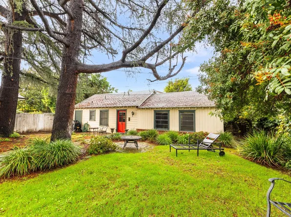 4949 Strohm Ave, North Hollywood, CA 91601