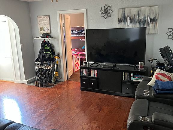 4th image of 1409 W 5th St