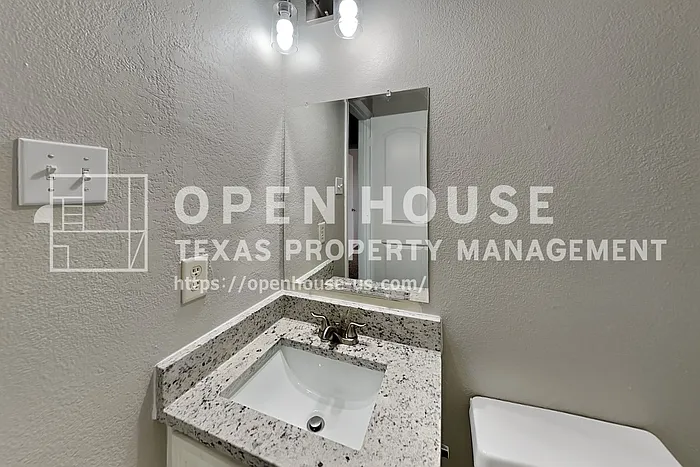 1005 Lake Bluff Dr — Photo 17