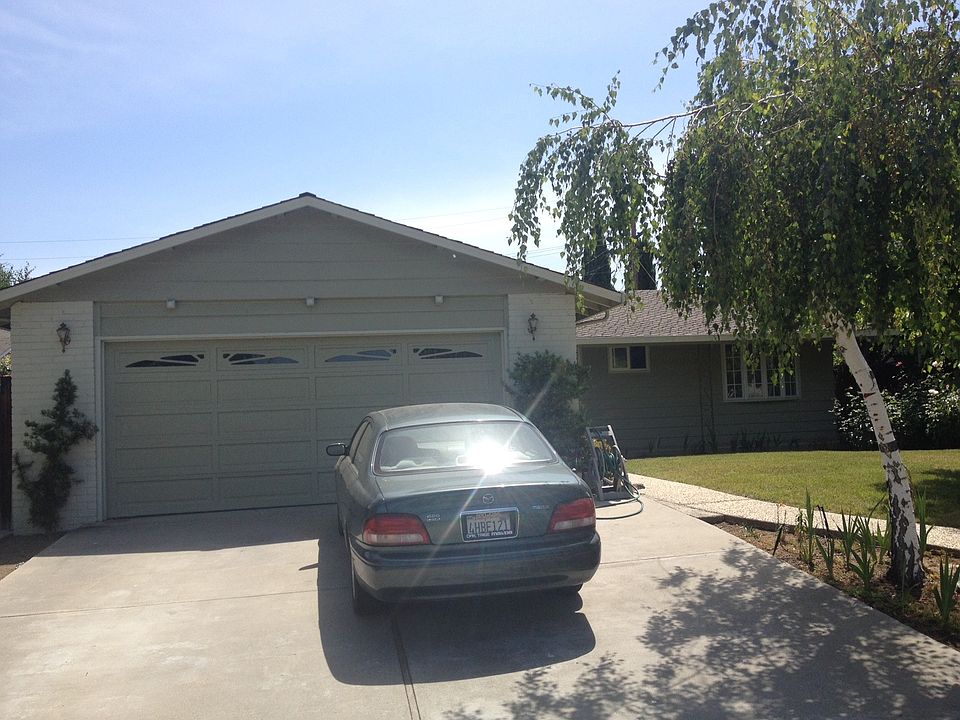 1st image of 910 Cottonwood Dr