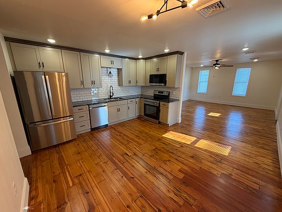 3rd image of 2107 Main St APT 3