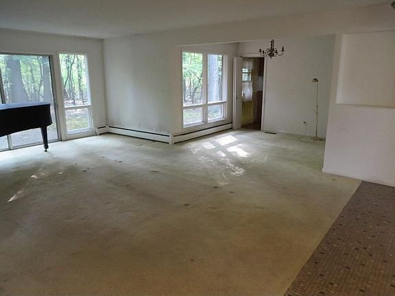 3rd image of 2534 Roseland Dr
