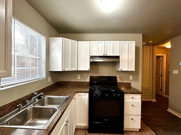 2714 Whitis Ave #B — Photo 8