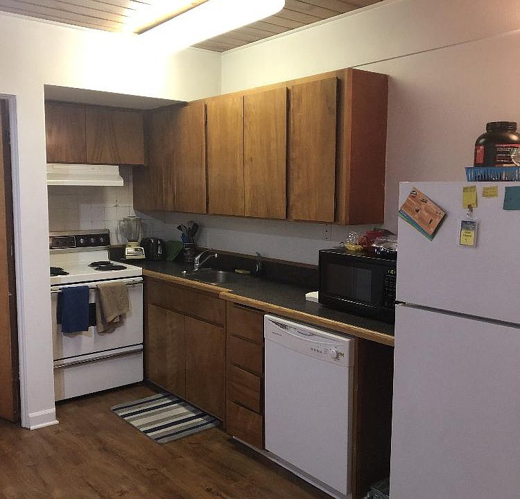 2nd image of 960 NE C St APT 6