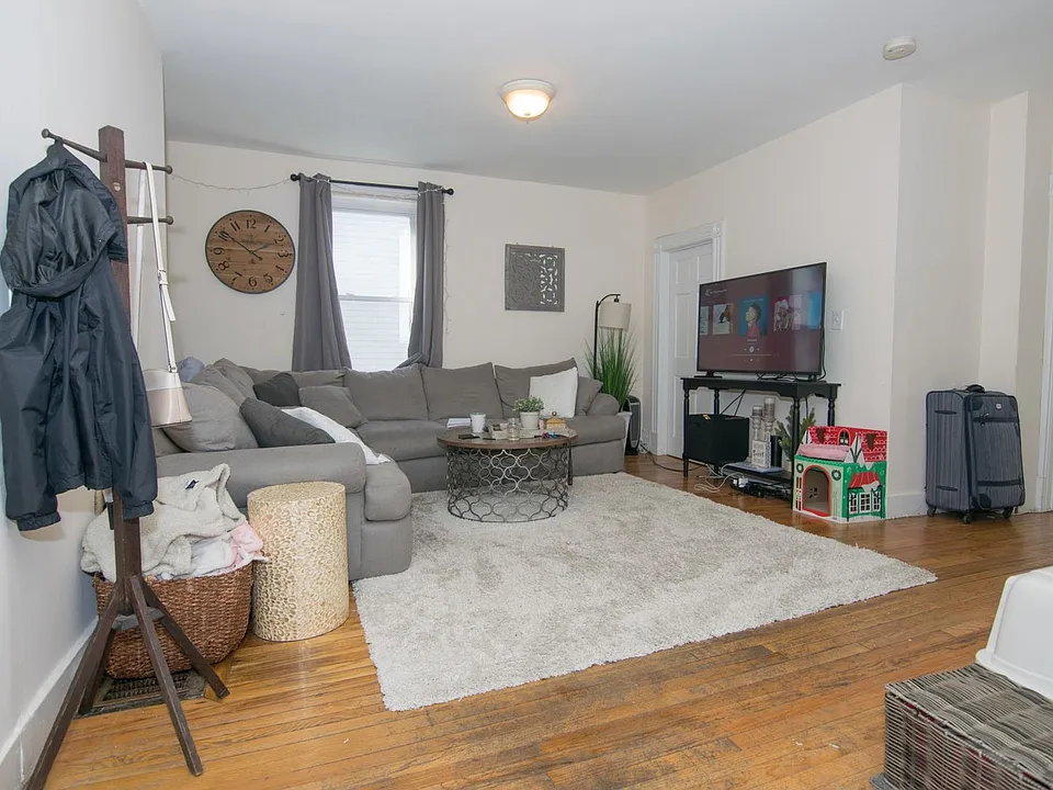 21 Pratt St #2
