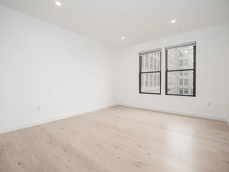 340 W 2nd St #9 — Photo 27