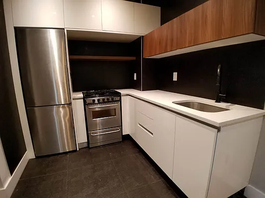 Rented by Tapiro Realty | media 8