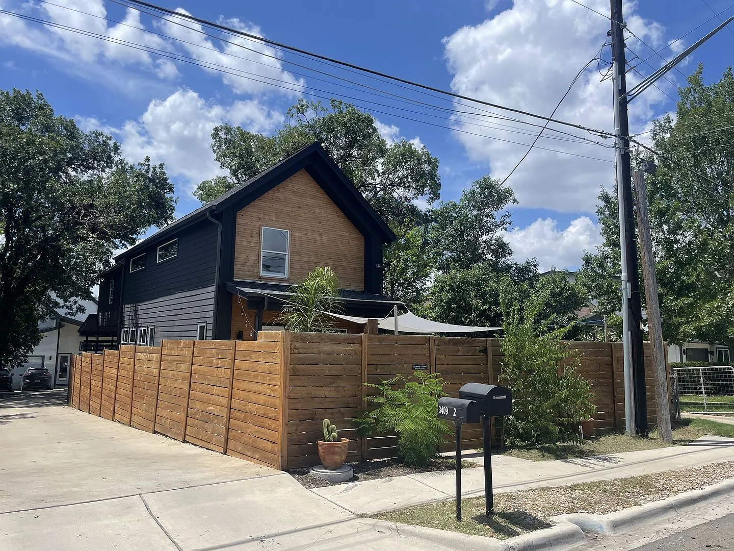3/2.5 In Penn Heights Neighborhood — Photo 2