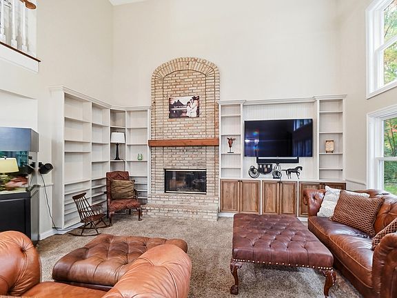 3rd image of 1237 Whispering Meadow Ct