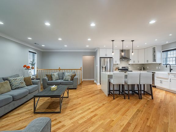 5th image of 6619 N Maplewood Ave