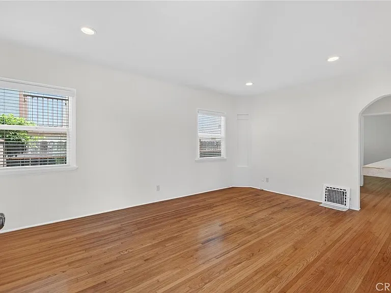 610 E Fairview Blvd — Photo 6