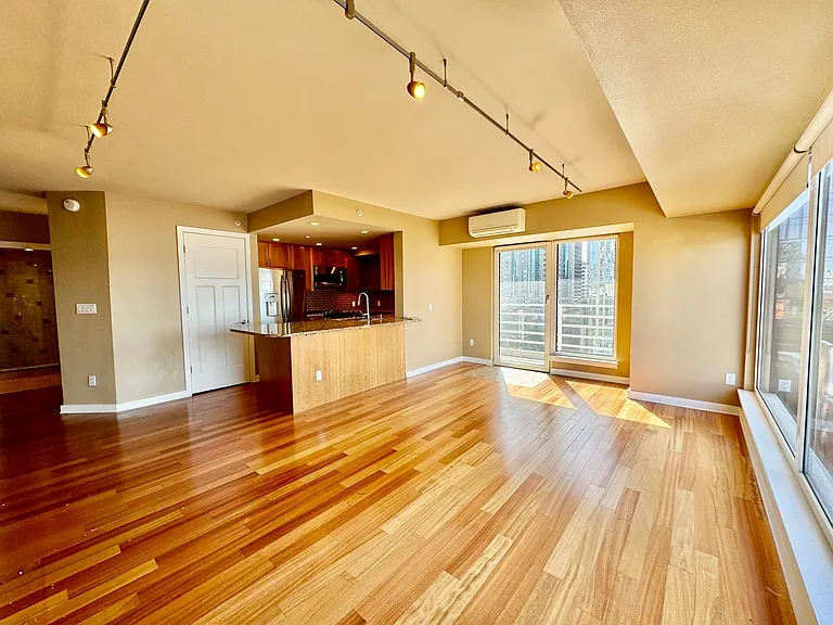 1415 2nd Ave #1009 — Photo 4