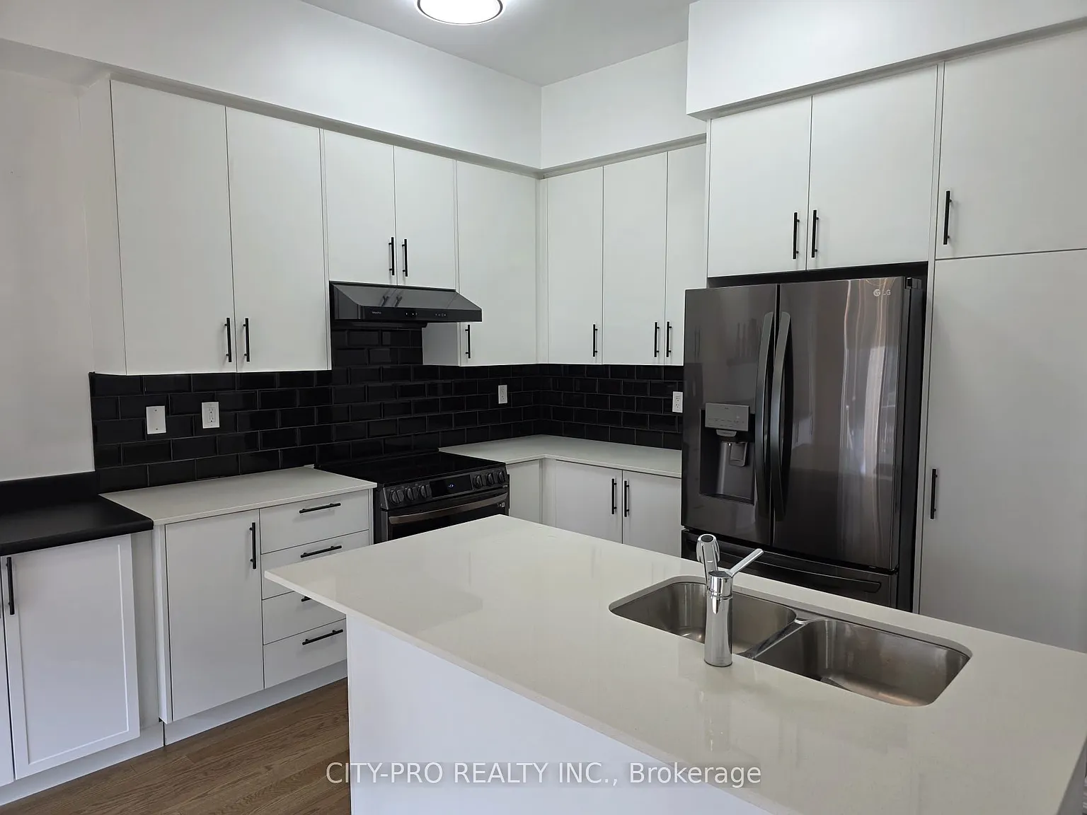 4 bed, $3,200 — Photo 4