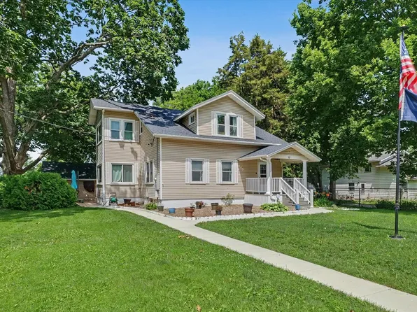 503 S 3rd St, Fisher, IL 61843