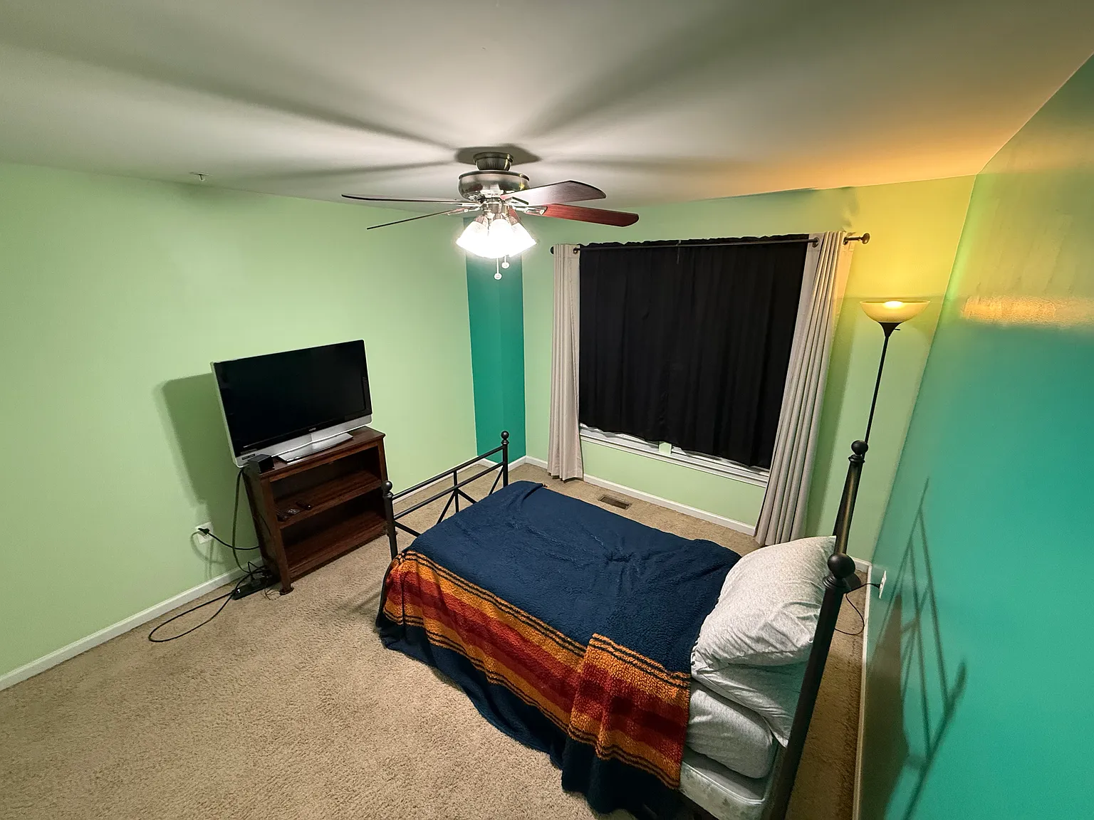 4 bed, 2.5 bath, 2302 sqft, $775 — Photo 2