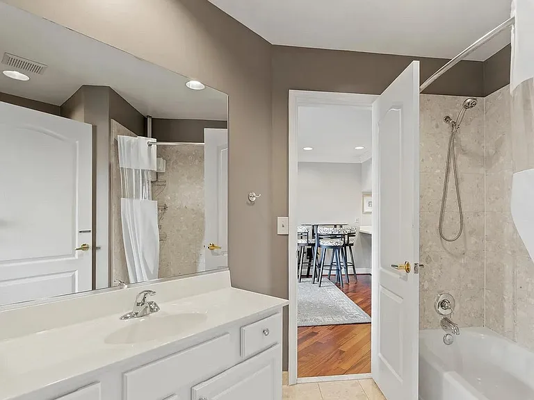 1050 N Stuart St #411 — Photo 10