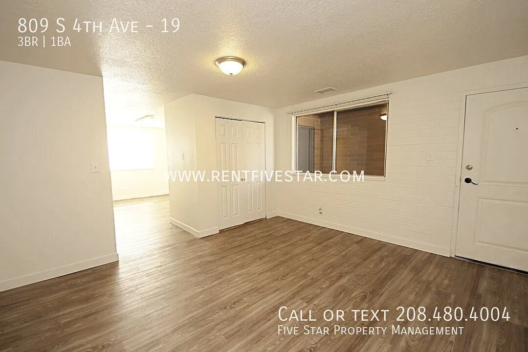 3 Bedroom Apartment 1 Block From ISU Campus! — Photo 3