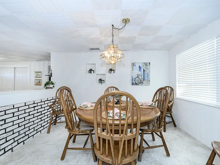 330 Harvey St — Photo 13