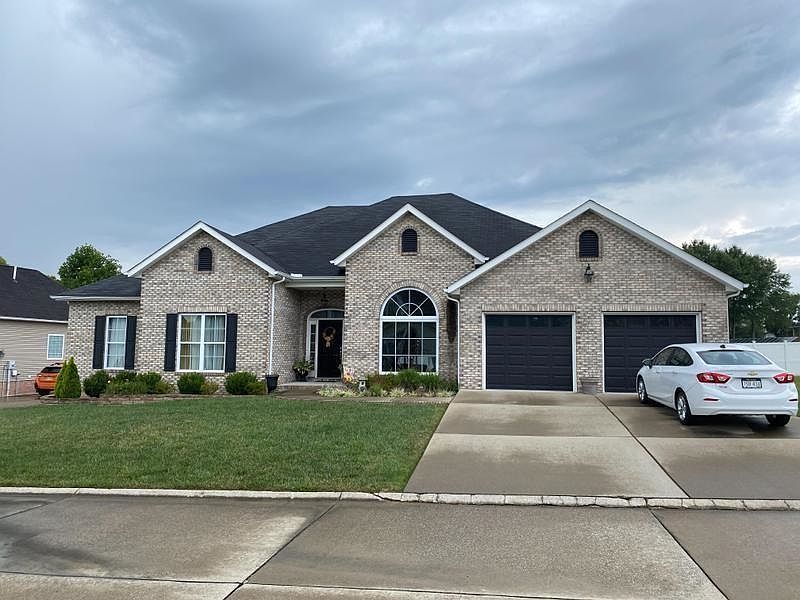 1st image of 8 Lancelot Dr