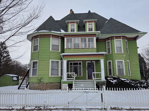 360 1st St, Menasha, WI 54952