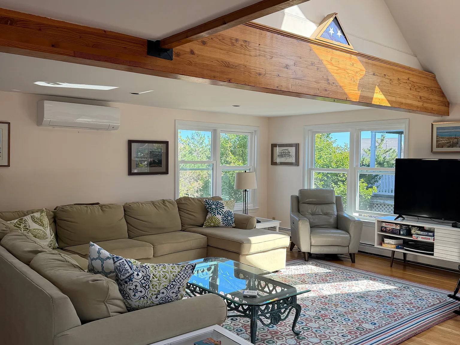 3 bed, 2400 sqft, $3,700 — Photo 3