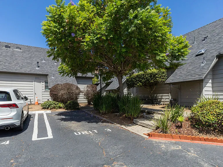 411 E Foothill Blvd #3 — Photo 20