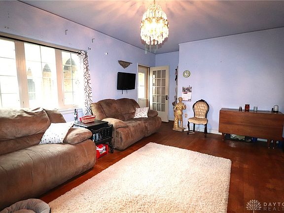 5th image of 2200 Far Hills Ave APT 2
