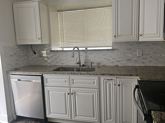 5th image of 2310 Cortland Cir