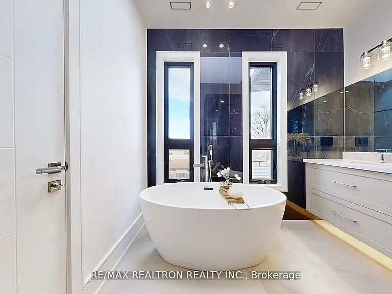 84 Murray Dr — Photo 25