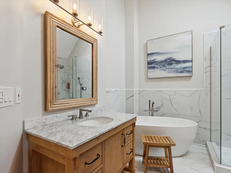 372 W Brown St #3 — Photo 25