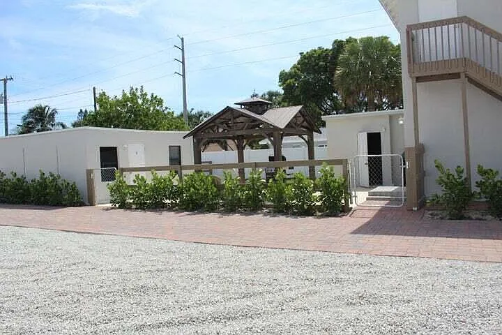 305 Cypress Dr #1 — Photo 8