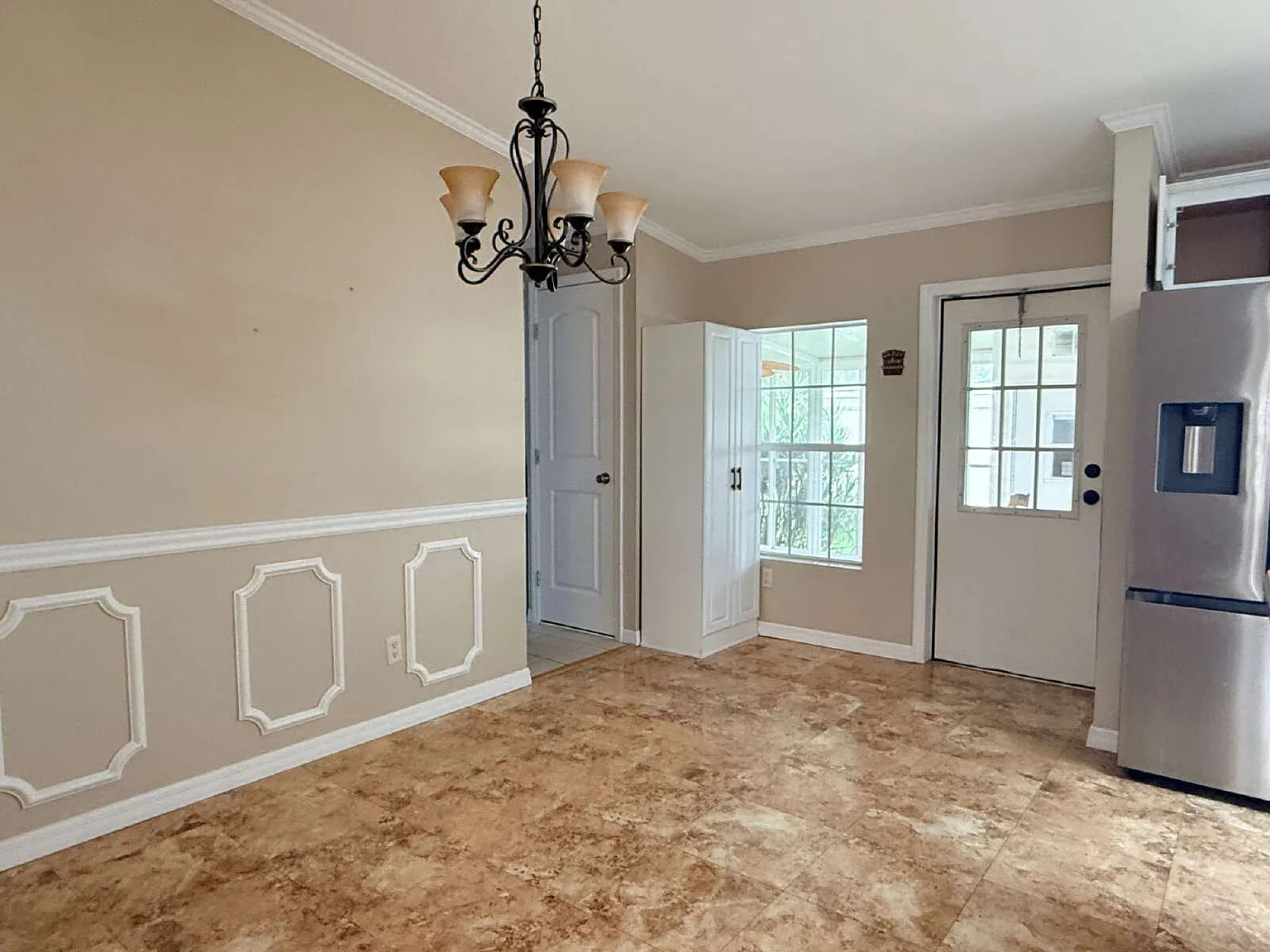 3 bed, 2.0 bath, 1179 sqft, $1,700 — Photo 3