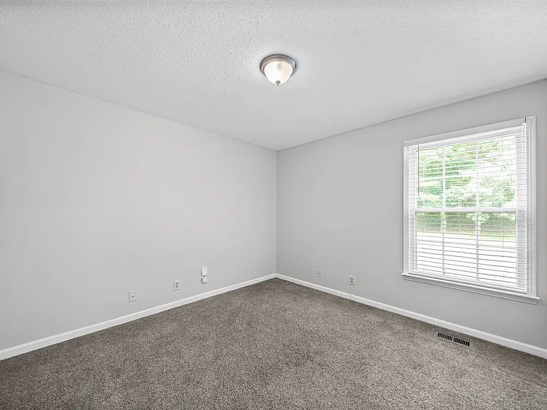 541 Donna Dr — Photo 25
