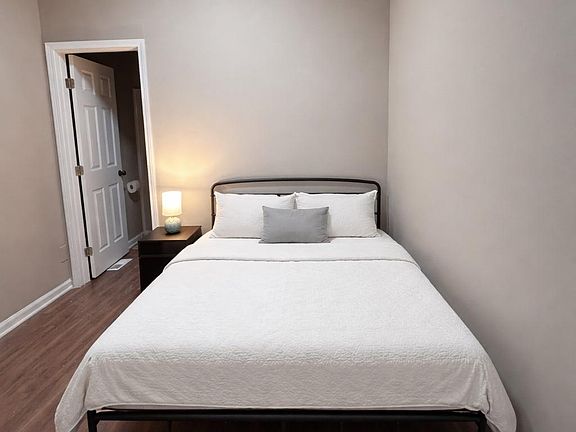 3rd image of 3674 Riverchase Ter