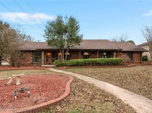 901 S 68th Ln, Fort Smith, AR 72903