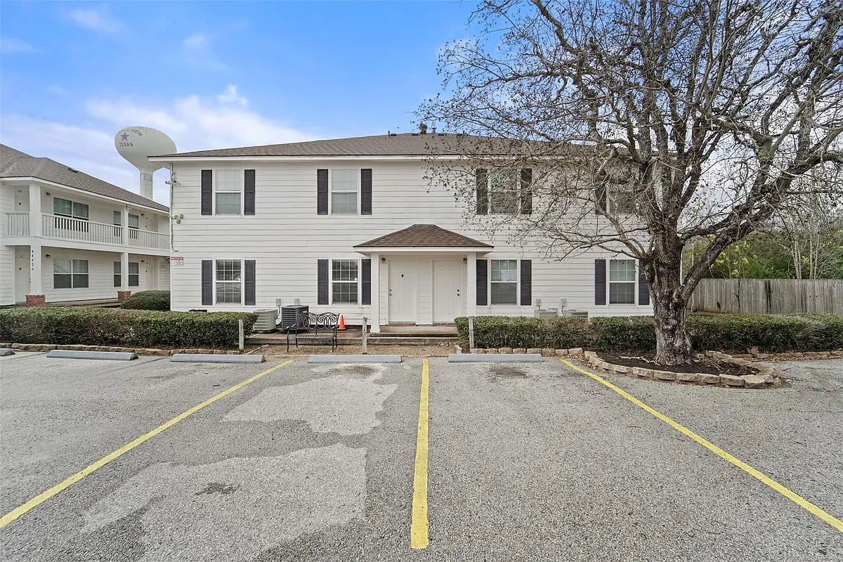Building Photo - 512 Hollyhock St #23