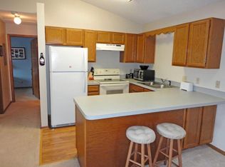 792 Parkside Dr #792H, Vadnais Heights, MN 55127