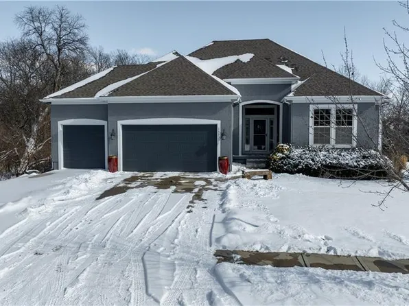 15833 W 163rd Ter, Olathe, KS 66062
