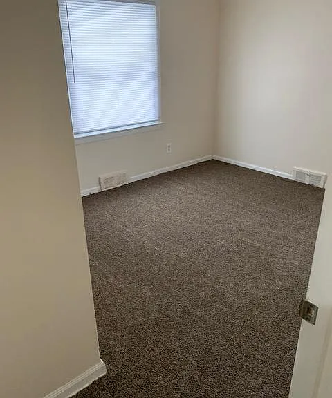 15625 W Forteen Mile Rd — Photo 8