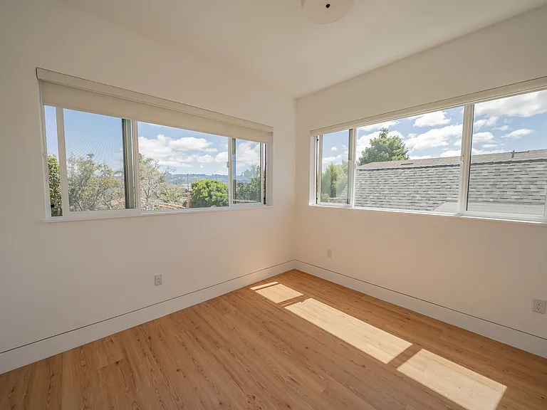 848 32nd Street — Photo 14