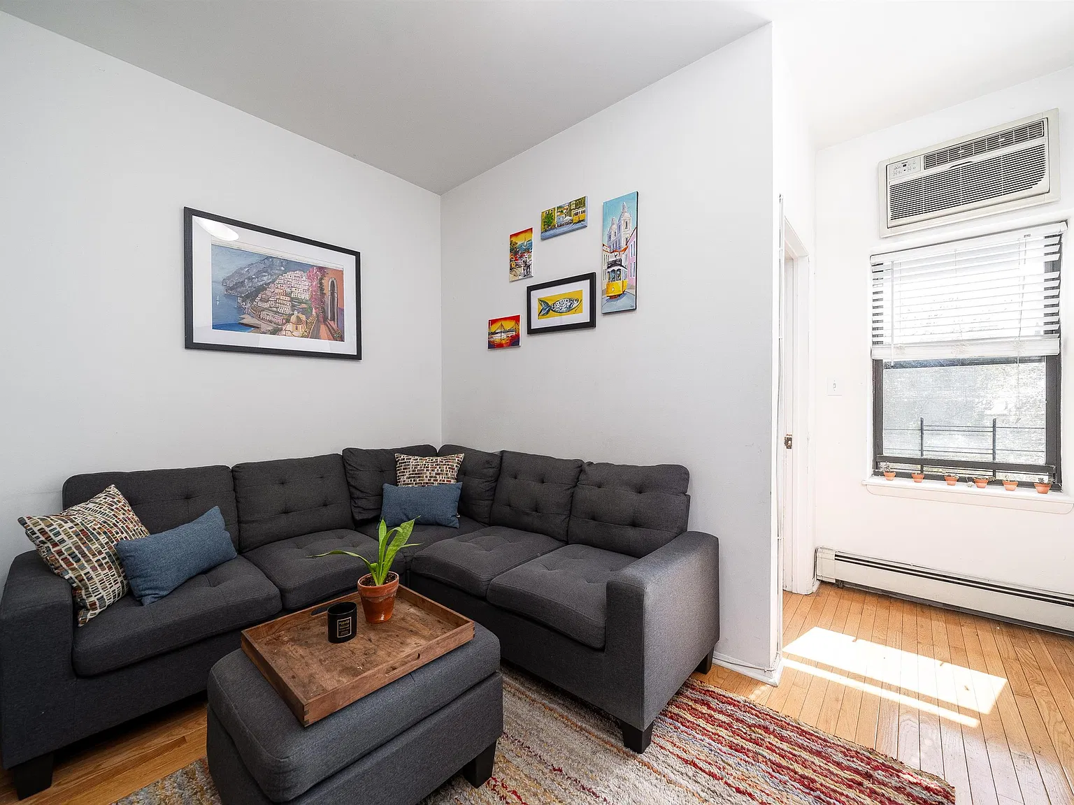 2 bed, 1.0 bath, 701 sqft, $3,400 — Photo 1