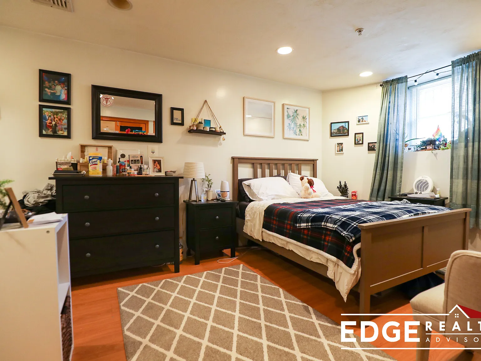 3 bed, 1100 sqft, $3,600 — Photo 3