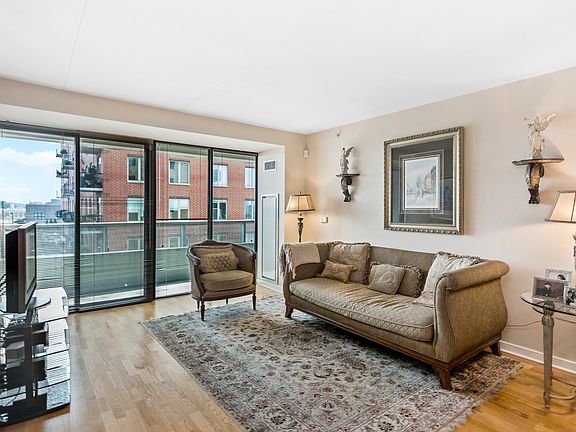 2nd image of 900 Chicago Ave Unit 406